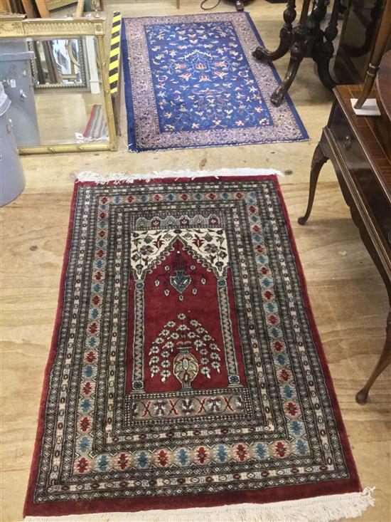 Persian prayer rug & blue ground Persian rug(-)